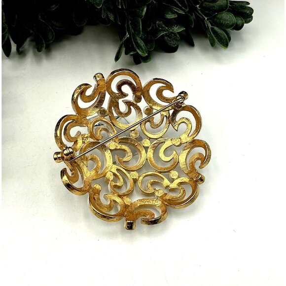 Vintage Monet White & Gold Tone Filigree Brooch With Enamel Swirl Design - Picture 3 of 6